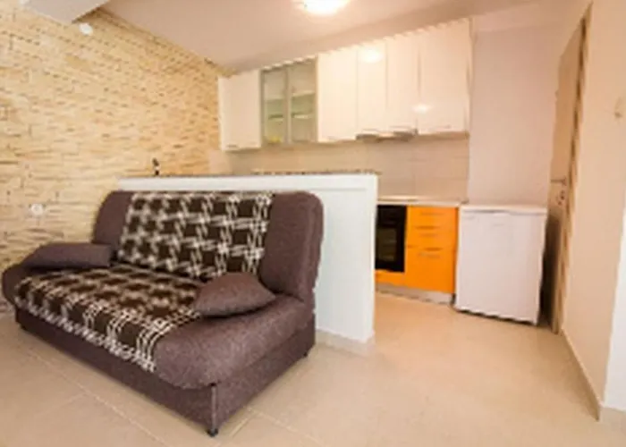 Guesthouse Lopar アパート ロパール