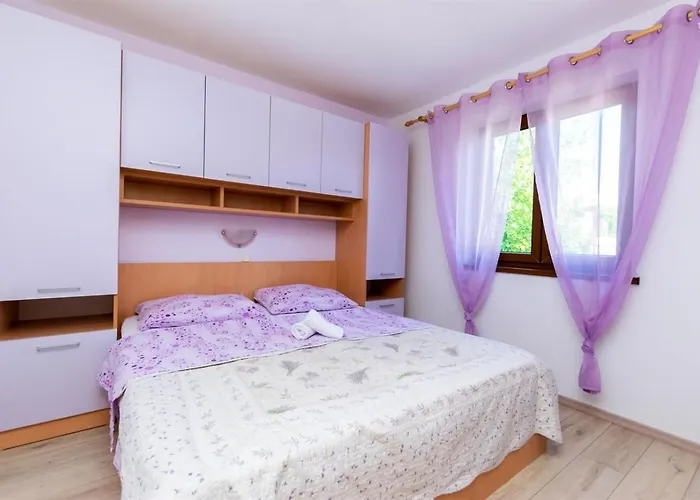 Guesthouse Lopar アパート ロパール