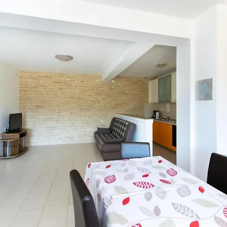 Guesthouse Lopar לופאר